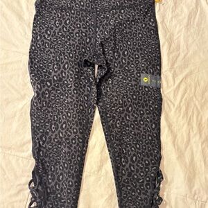 Xersion Black dark grey Leopard Print women’s capri Leggings with unique cording